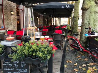 Long-distance chauffeured car to Bruges in Belgium - Bruges cute restaurant