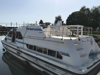 Long-distance taxi and private transfers to Le Boat bases - Migennes Crusader 9