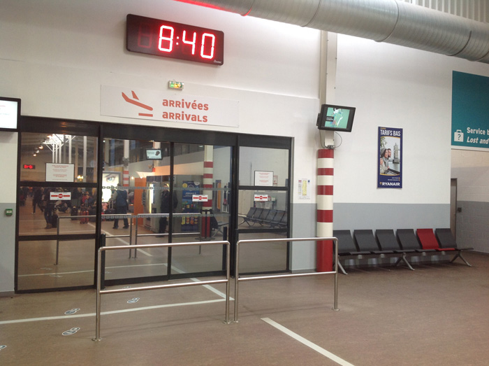 Shared shuttle Beauvais to Disneyland Paris, One-way exit from the luggage claim area in the Terminal 2